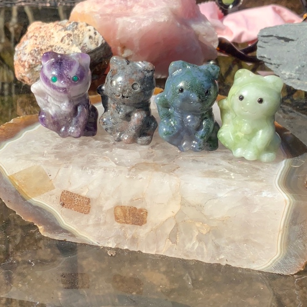 HAND CARVED LUCKY CATS, 1 PIECE, CHOICE OF CHEVRON AMETHYST, GABBRO, AGATE, JADE